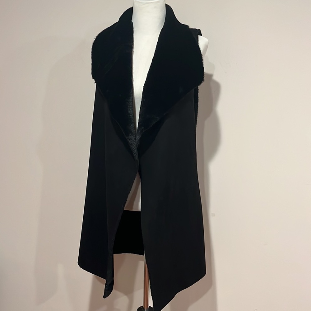Twelfth Love women’s black vest with suede shell  faux fur trim knit back size M